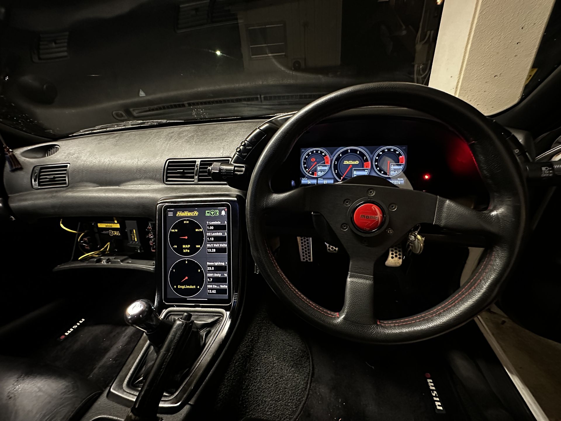 Customer Nissan Skyline R32 GT-R iPad bezel installation in Japan Nissan Skyline R32 GT-R with custom iPad dashboard bezel installed in Japan