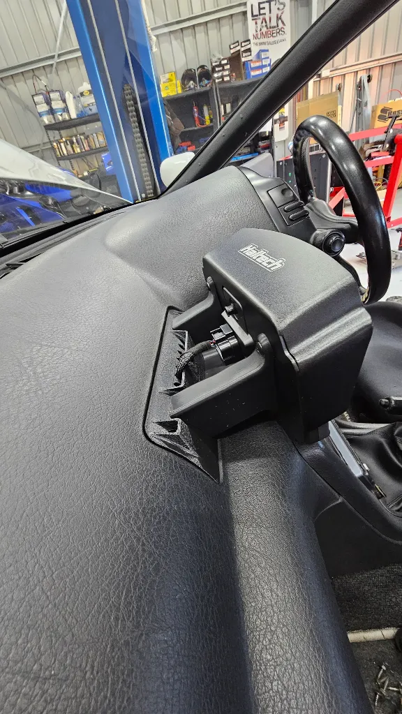 R32_DASH_VENT_DISPLAY_HOLDER_3.webp