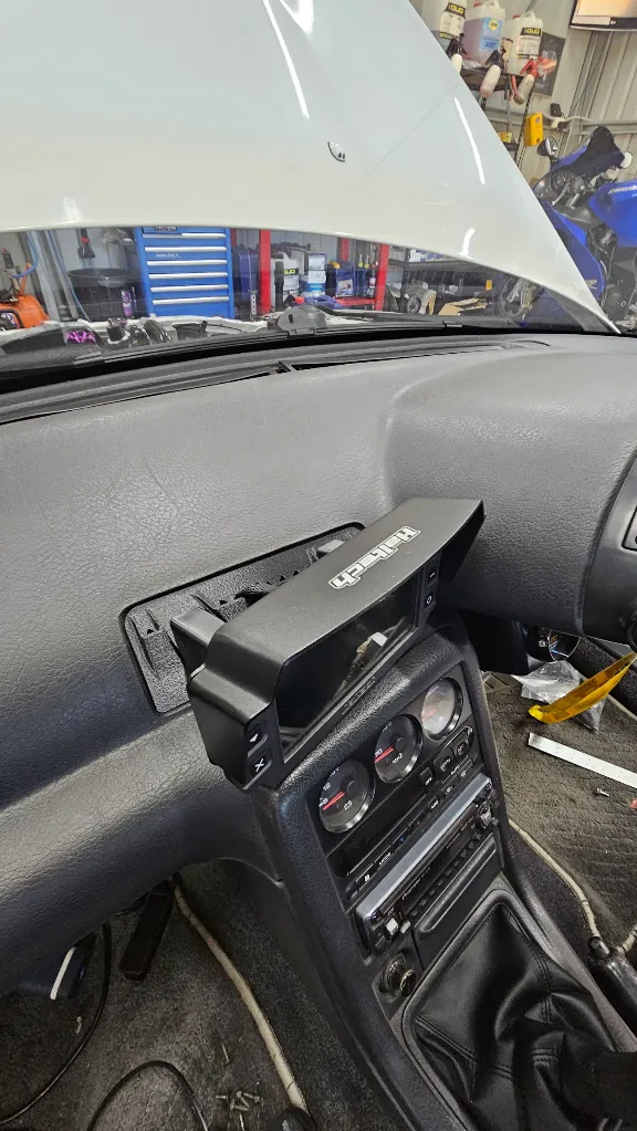 R32_DASH_VENT_DISPLAY_HOLDER_1.webp